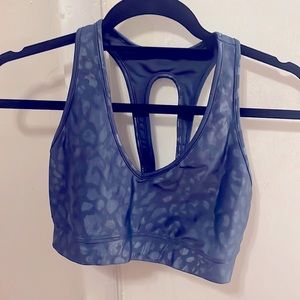Used but in good condition Carbon38 sports bra